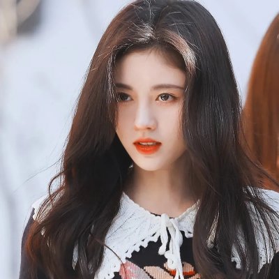 春泥溅花红
